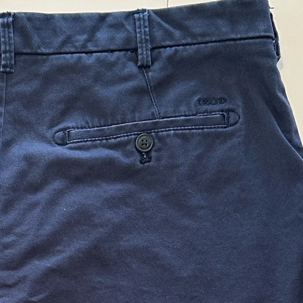 IZOD Saltwater Flat Front 9" Cotton Stretch Navy Blue Golf Shorts 36 waist - Picture 4 of 8
